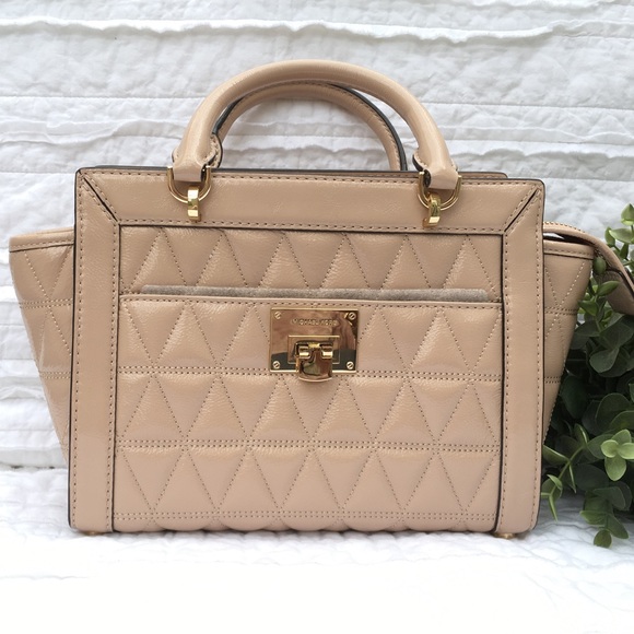 Michael Kors Handbags - Michael Kors Vivianne Messenger